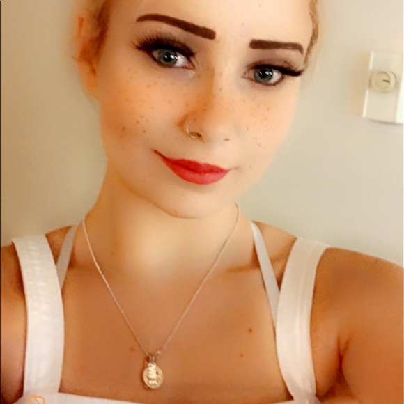 Meet your Posher, Sierra - Picture 1 of 1